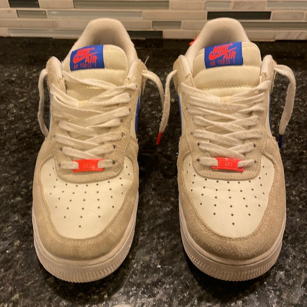 Men’s white blue and pink Nike air size 10